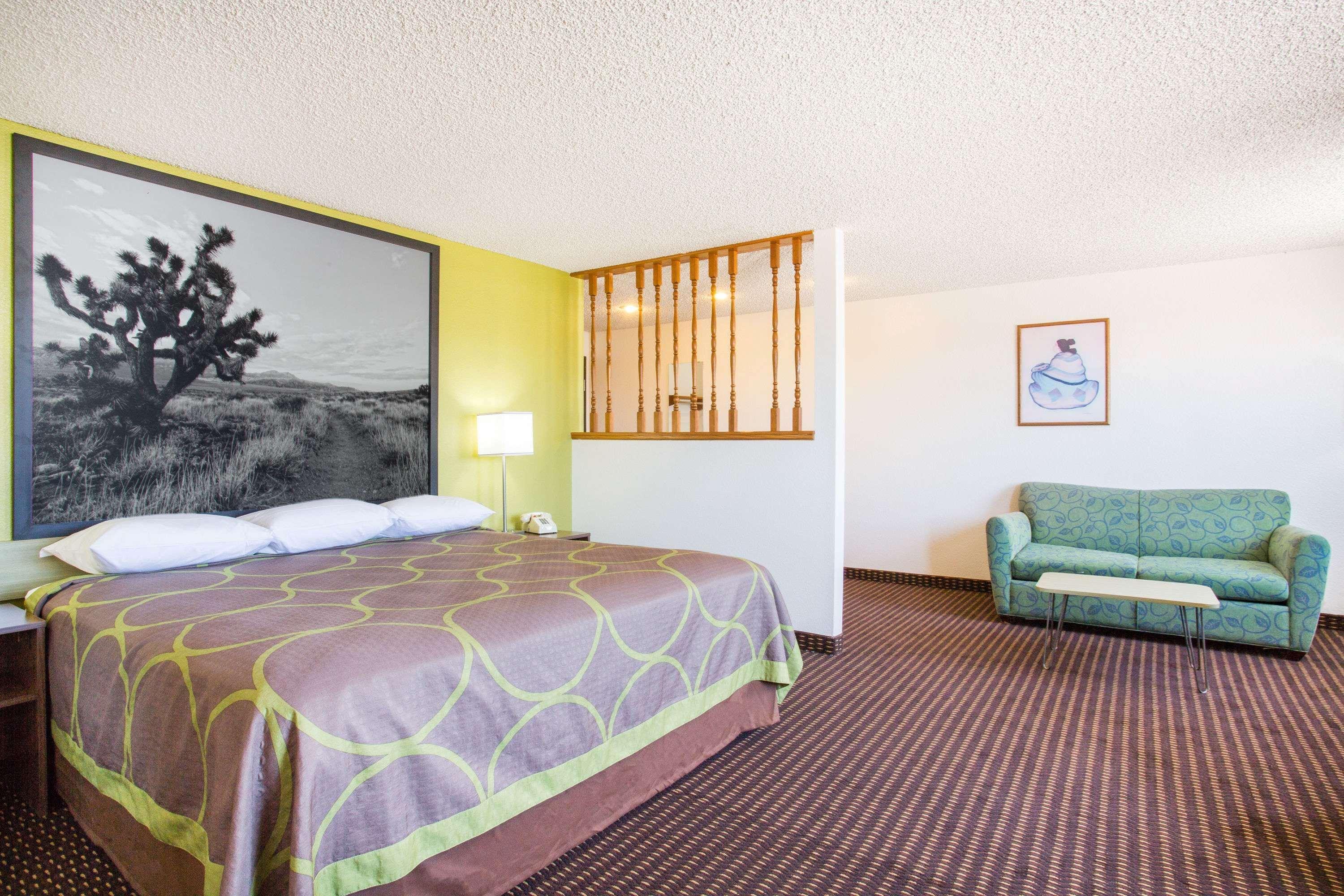 Super 8 By Wyndham Kingman Hotell Eksteriør bilde
