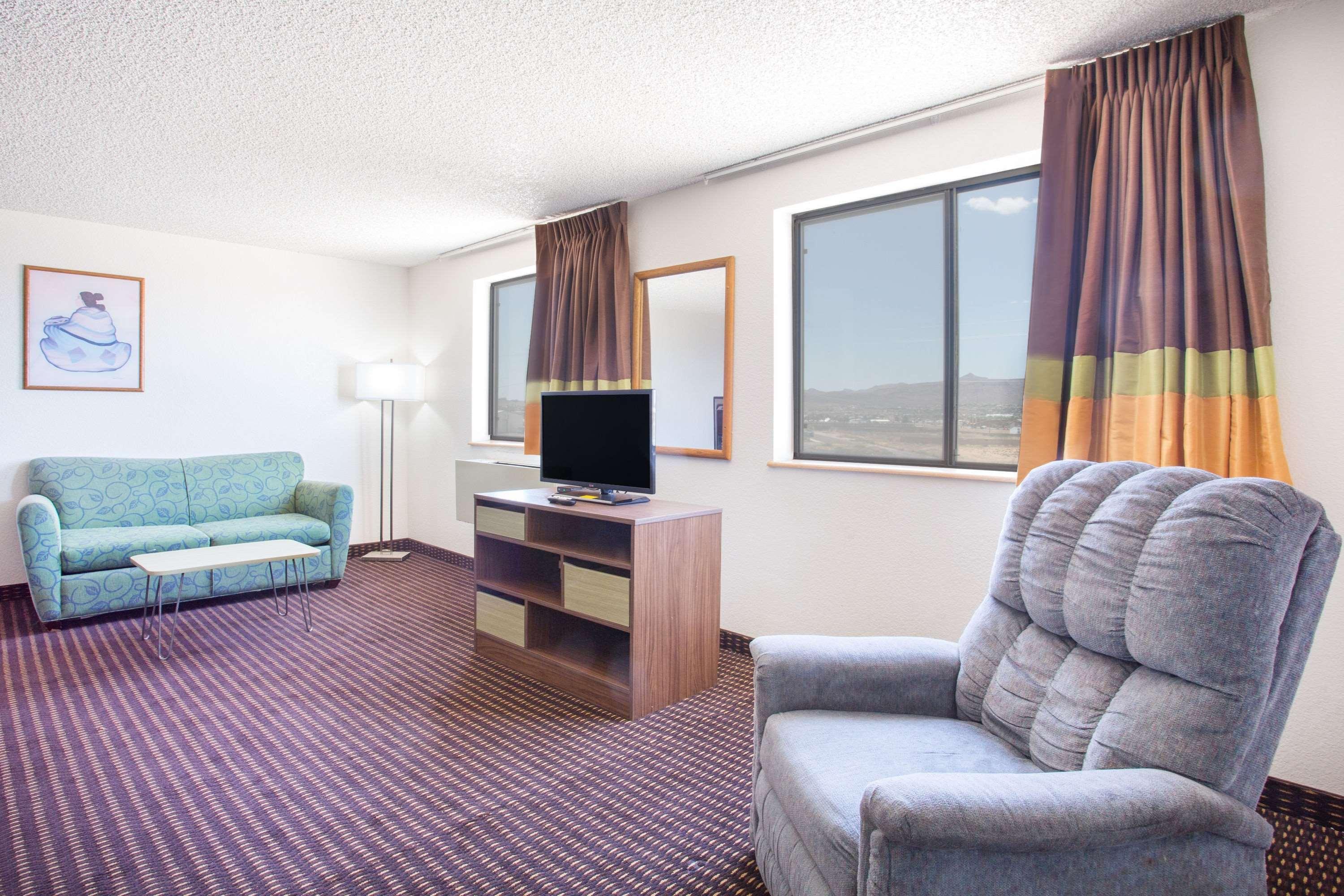 Super 8 By Wyndham Kingman Hotell Eksteriør bilde