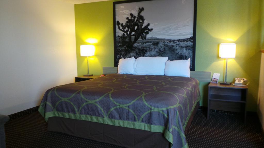 Super 8 By Wyndham Kingman Hotell Eksteriør bilde