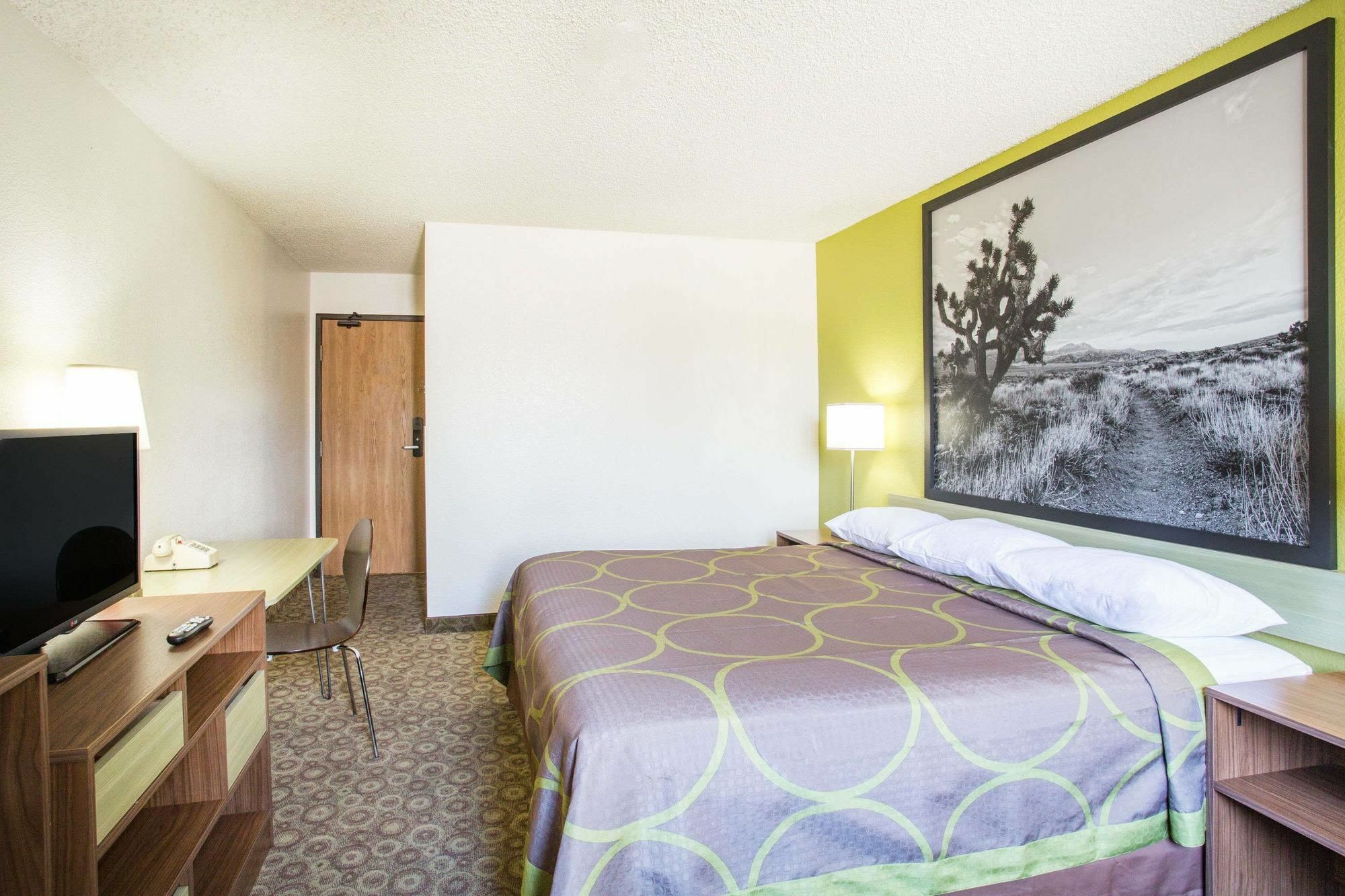 Super 8 By Wyndham Kingman Hotell Eksteriør bilde